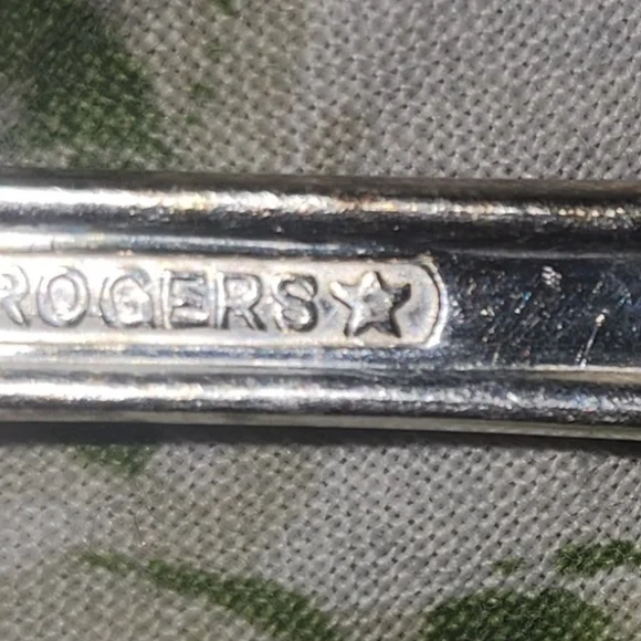 Vintage BELOVED WM Rogers 52 Piece Silver Flatware Silverwear Set in Wooden Case - Picture 5 of 8